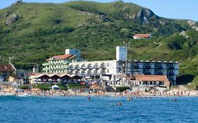 Cris Hotel